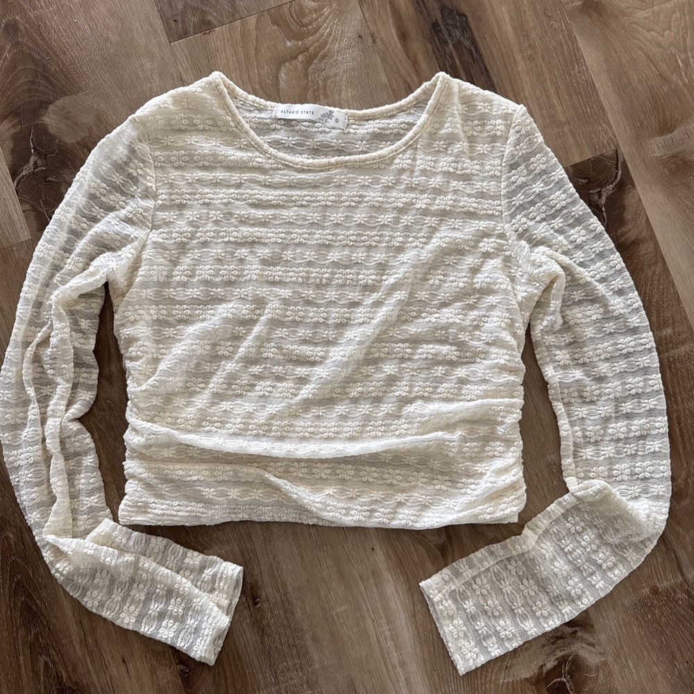Altered State Lace Gathered Side Long Sleeve Top Size Small Cream